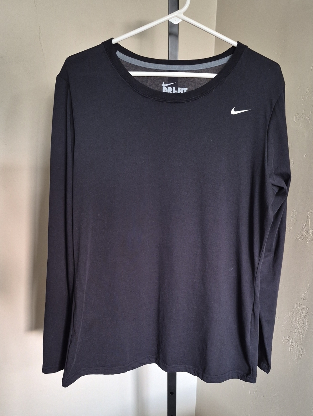 Nike Black Long Sleeve Dri-FIT Performance Top with White Swoosh Size XL